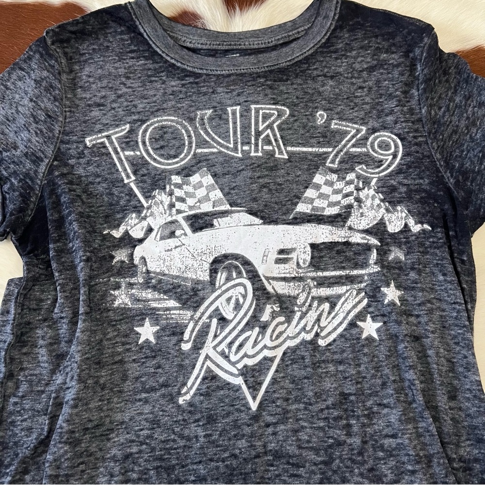 THE BUCKLE “Tour ‘79 Racing” Tee with Mustang